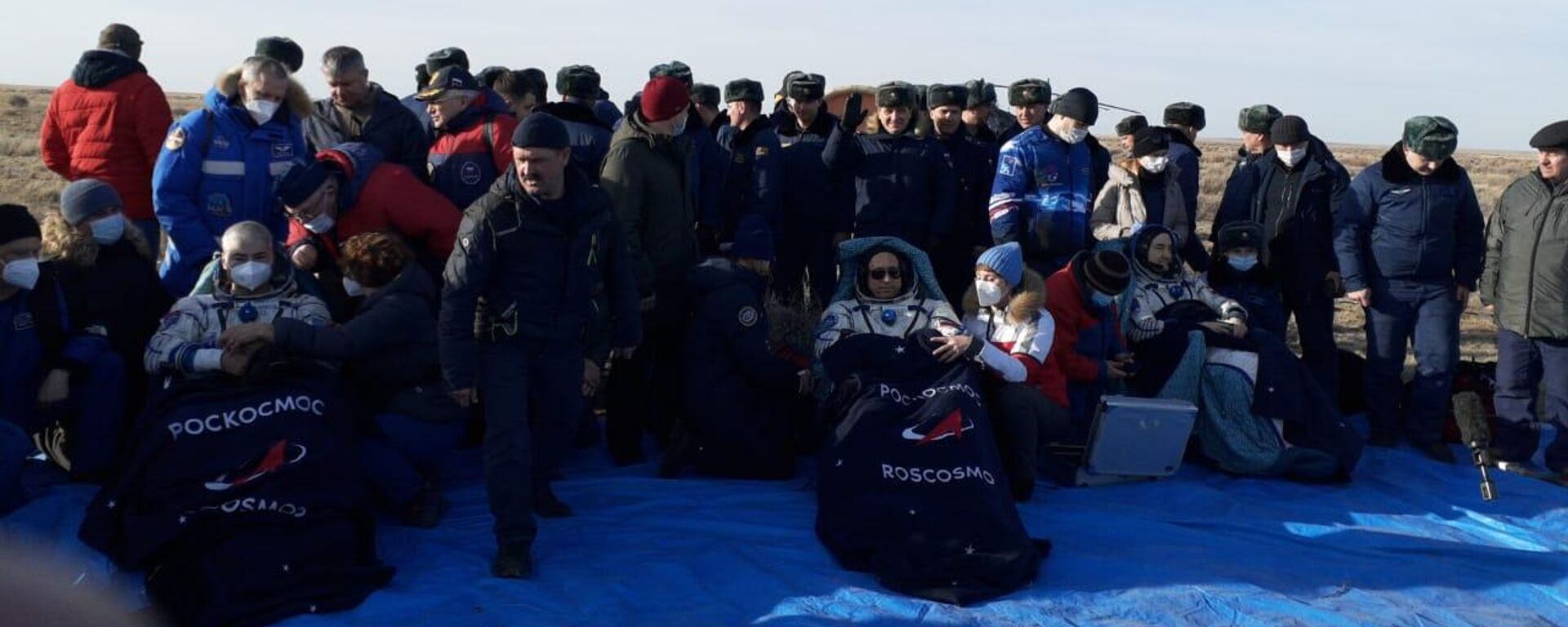 Los cosmonautas rusos Antón Shkaplerov, Piotr Dubrov y el astronauta de la NASA Vande Hei regresaron a la Tierra desde la EEI en la nave espacial rusa Soyuz MS-19 el 30 de marzo y aterrizaron de manera segura en Kazajistán. - Sputnik Mundo, 1920, 08.04.2022