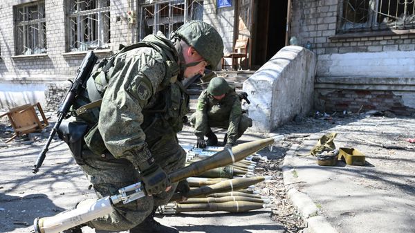 Militar ruso en Mariúpol, Ucrania Militar ruso en Mariúpol, Ucrania - Sputnik Mundo