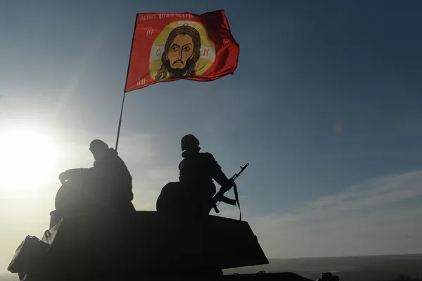 En septiembre de 2014 y febrero de 2015, un grupo de contacto formado por representantes de Rusia, Ucrania y de la Organización para la Seguridad y la Cooperación en Europa (OSCE) acordó un plan de paz, los Acuerdos de Minsk. Uno de los puntos de estos acuerdos fue la adopción de una ley sobre el estatus especial de Donbás.En la foto: Retirada de los cañones autopropulsados ​​Gvozdika del pueblo de Obilnoe, que tuvo lugar en el marco de los Acuerdos de Minsk. - Sputnik Mundo