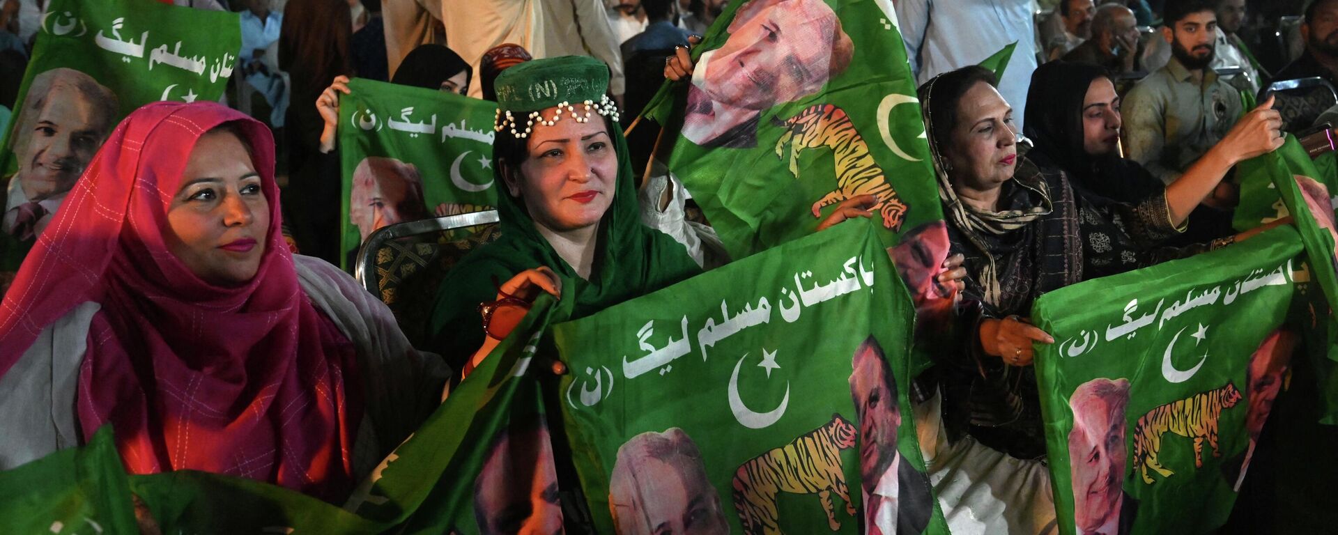 Los partidarios del nuevo primer ministro de Pakistán, Shehbaz Sharif  - Sputnik Mundo, 1920, 12.04.2022