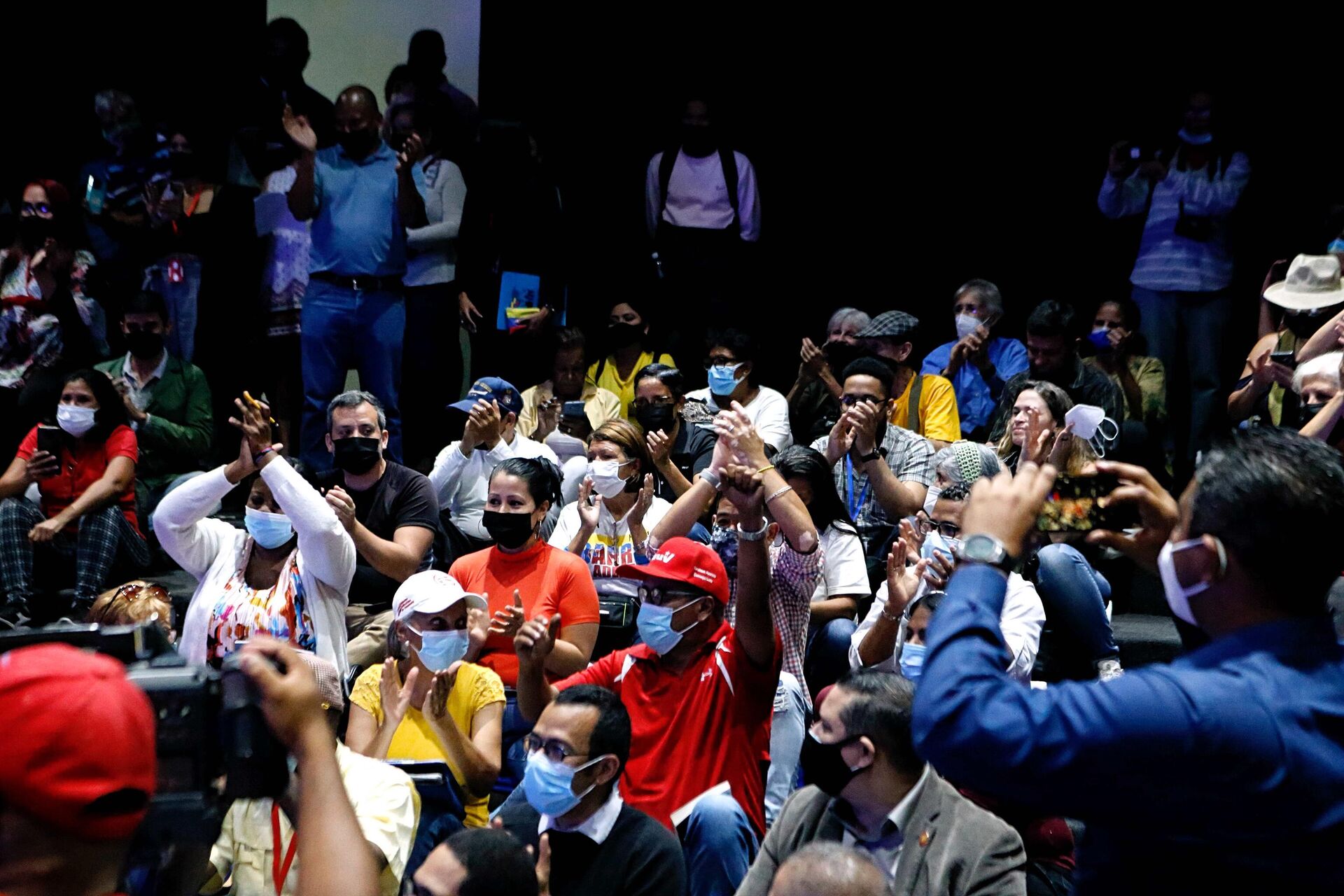 Comunicadores y dirigentes sociales de Venezuela debatieron con delegados internacionales en Caracas - Sputnik Mundo, 1920, 12.04.2022