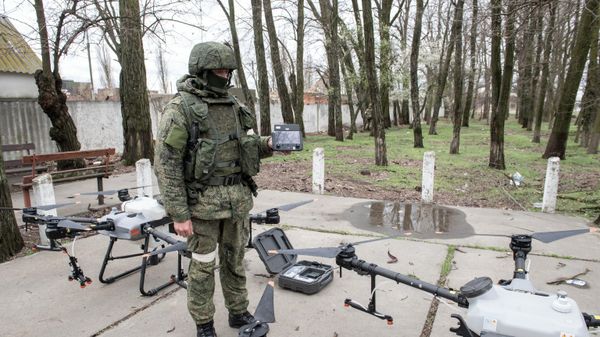 Un militar ruso en la región ucraniana de Jersón - Sputnik Mundo