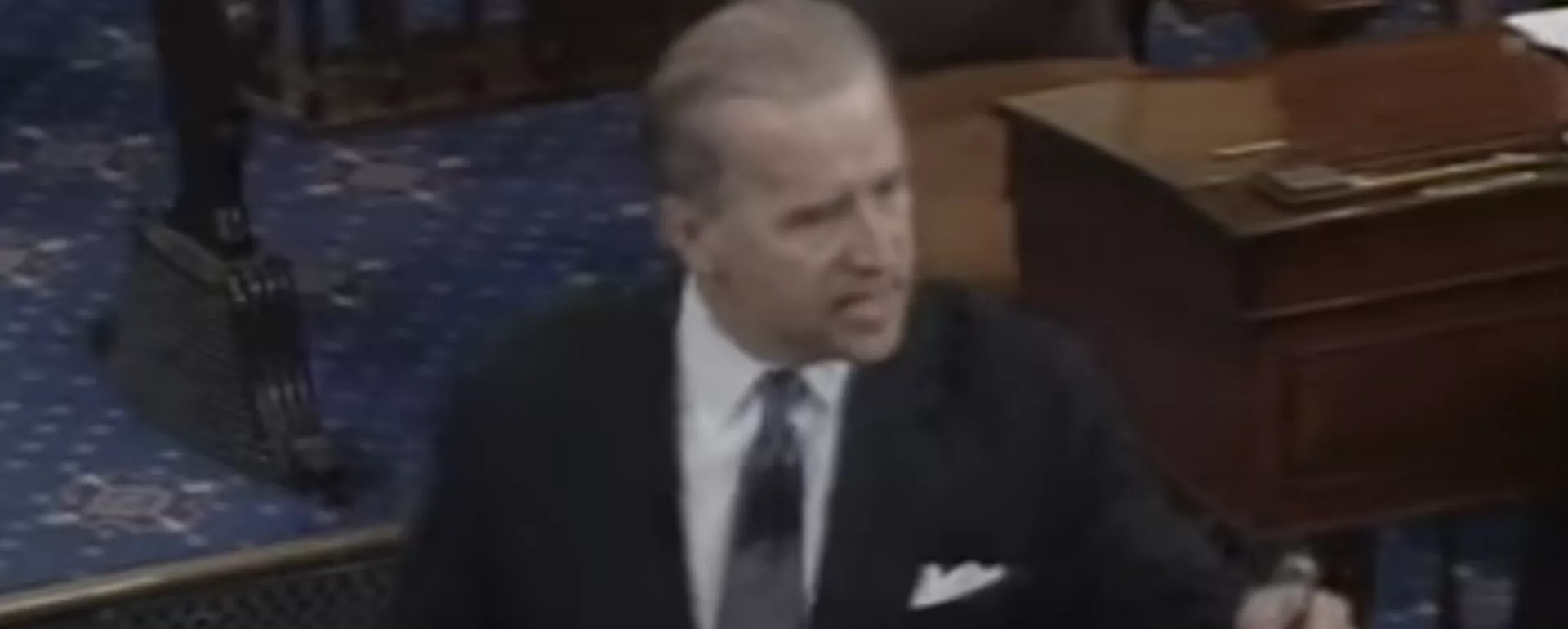 Joe Biden ofrece un discurso ante el Senado en 1994 (archivo) Joe Biden ofrece un discurso ante el Senado en 1994 (archivo) - Sputnik Mundo, 1920, 17.04.2022
