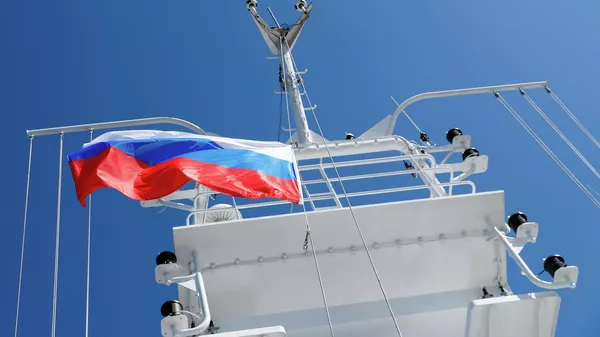 La bandera de Rusia en un buque - Sputnik Mundo