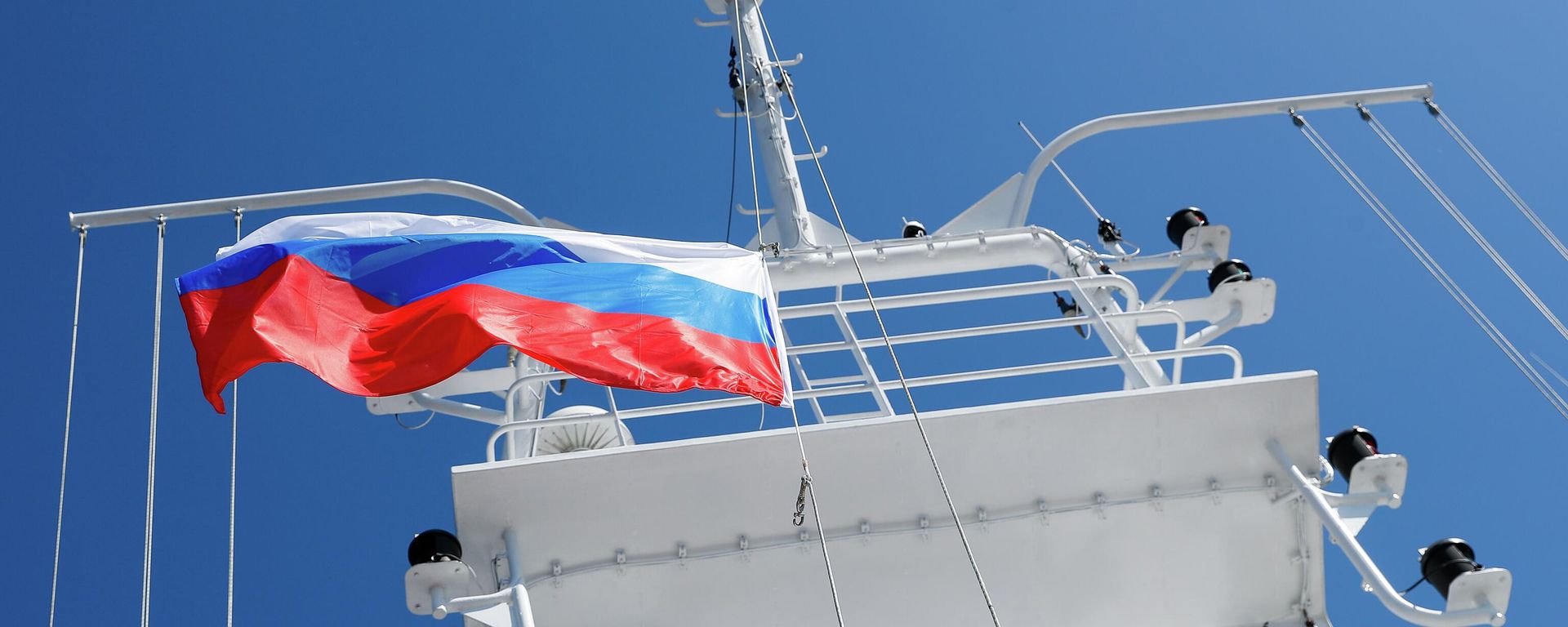 La bandera de Rusia en un buque - Sputnik Mundo, 1920, 13.08.2026