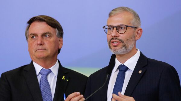 Presidente de Brasil, Jair Bolsonaro, con el ministro de Educación, Víctor Godoy - Sputnik Mundo