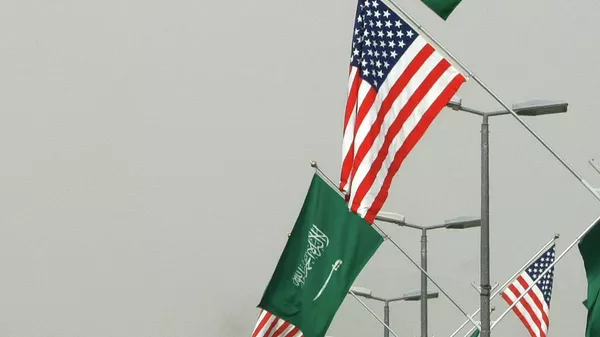 Las banderas de EEUU y Arabia Saudí - Sputnik Mundo