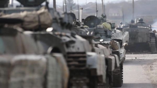 Tanques rusos en la región de Járkov, Ucrania - Sputnik Mundo