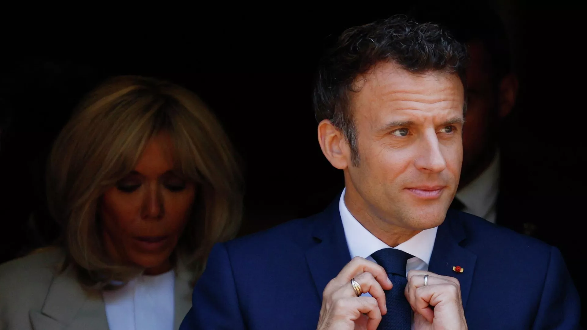 Emmanuel Macron, presidente de Francia, y la primera dama Brigitte Macron tras las elecciones presidenciales el 24 de abril del 2022 Emmanuel Macron, presidente de Francia, y la primera dama Brigitte Macron tras las elecciones presidenciales el 24 de abril del 2022 - Sputnik Mundo, 1920, 24.04.2022