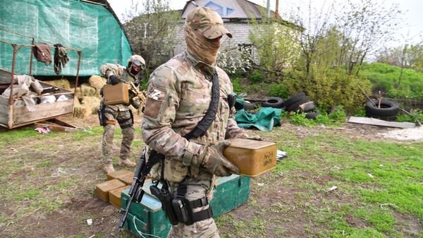 Un soldado ruso en la región de Járkov durante la operación especial militar de Rusia en Ucrania Un soldado ruso en la región de Járkov durante la operación especial militar de Rusia en Ucrania - Sputnik Mundo