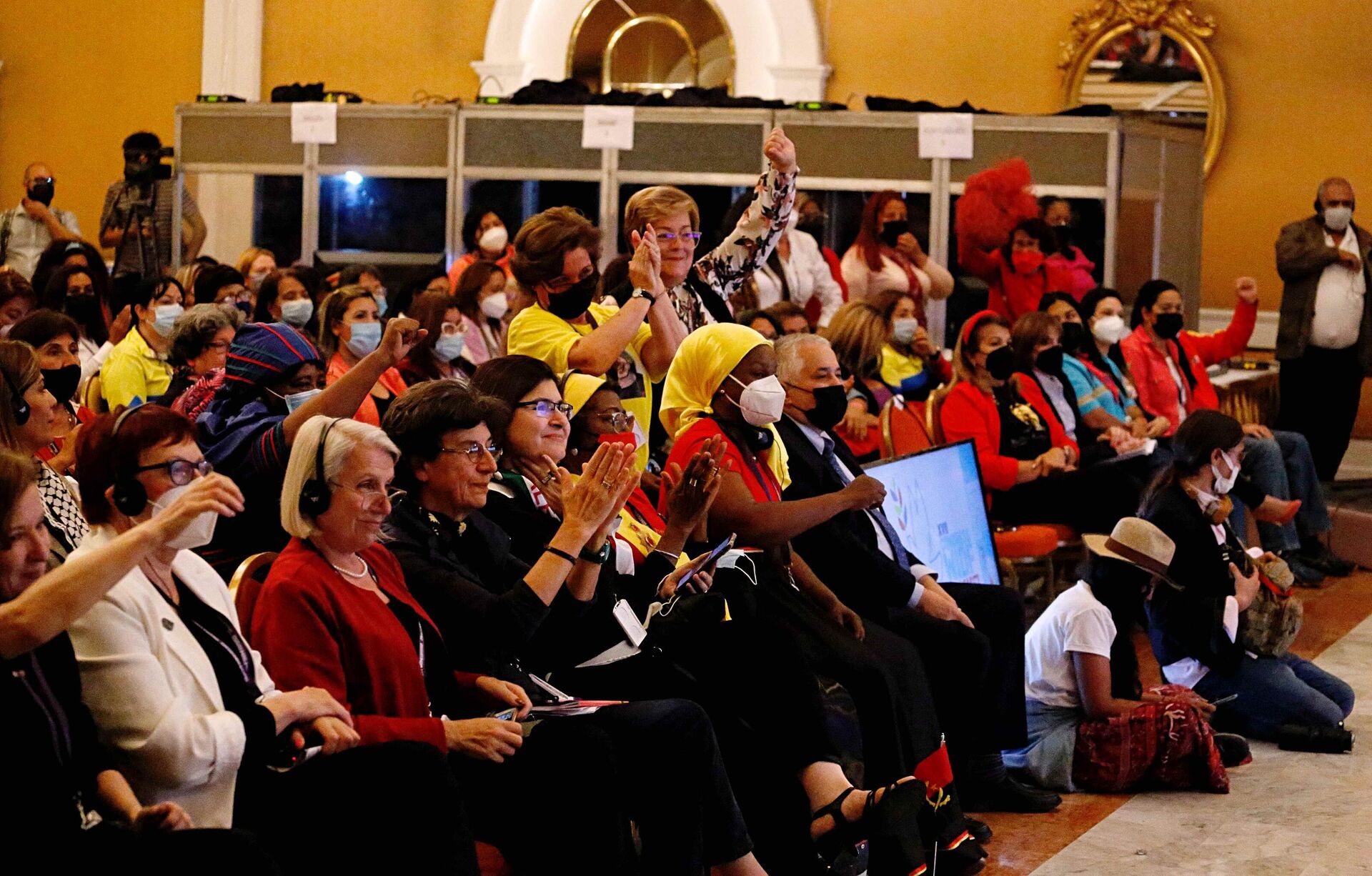 139 delegadas de la FDIM de los cinco continentes debatirán en Caracas hasta el 28 de abril - Sputnik Mundo, 1920, 26.04.2022