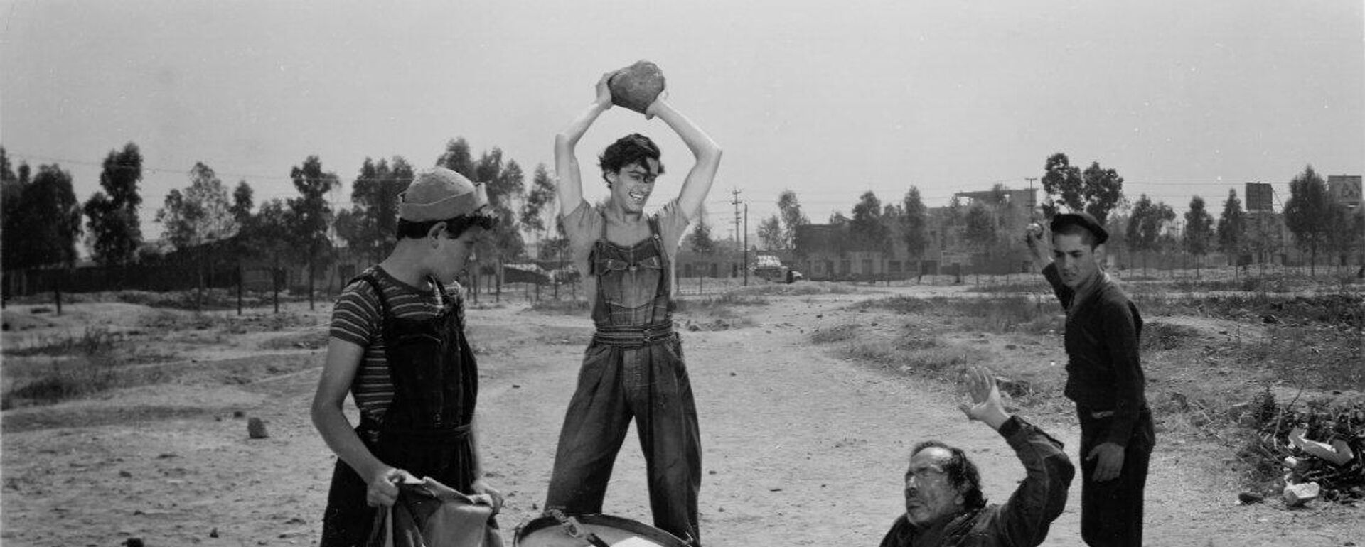 Gabriel Figueroa fotografió la famosa película de Luis Buñuel Los olvidados. - Sputnik Mundo, 1920, 27.04.2022