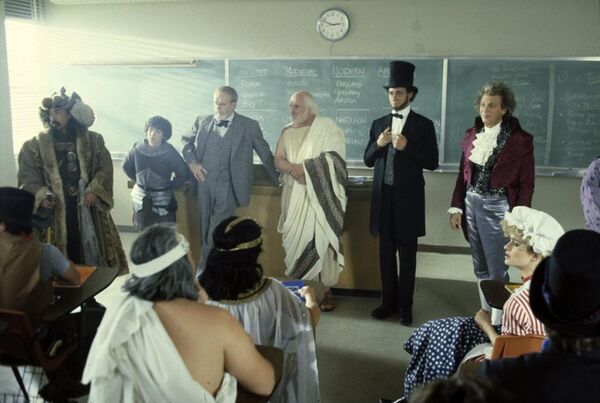 Una toma de la película La magnífica aventura de Bill y Ted, de Stephen Hereck, 1989. - Sputnik Mundo