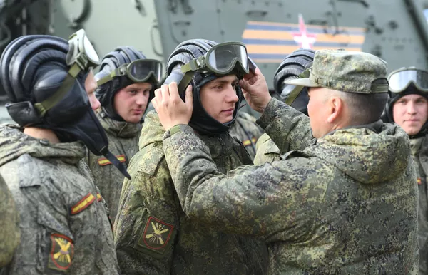 En el desfile participarán militares de todos los cuerpos y ramas de las Fuerzas Armadas de Rusia, miembros del Movimiento Juvenil, cadetes y alumnos de instituciones educativas militares, así como representantes de otros organismos de seguridad y de la Sociedad Rusa de Cosacos. En el desfile participarán militares de todos los cuerpos y ramas de las Fuerzas Armadas de Rusia, miembros del Movimiento Juvenil, cadetes y alumnos de instituciones educativas militares, así como representantes de otros organismos de seguridad y de la Sociedad Rusa de Cosacos. - Sputnik Mundo