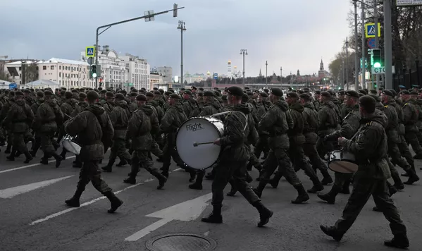 El 4 de mayo tendrá lugar otro entrenamiento nocturno. El ensayo general del desfile en Moscú tendrá lugar el 7 de mayo a las 10.00 horas. El 4 de mayo tendrá lugar otro entrenamiento nocturno. El ensayo general del desfile en Moscú tendrá lugar el 7 de mayo a las 10.00 horas. - Sputnik Mundo