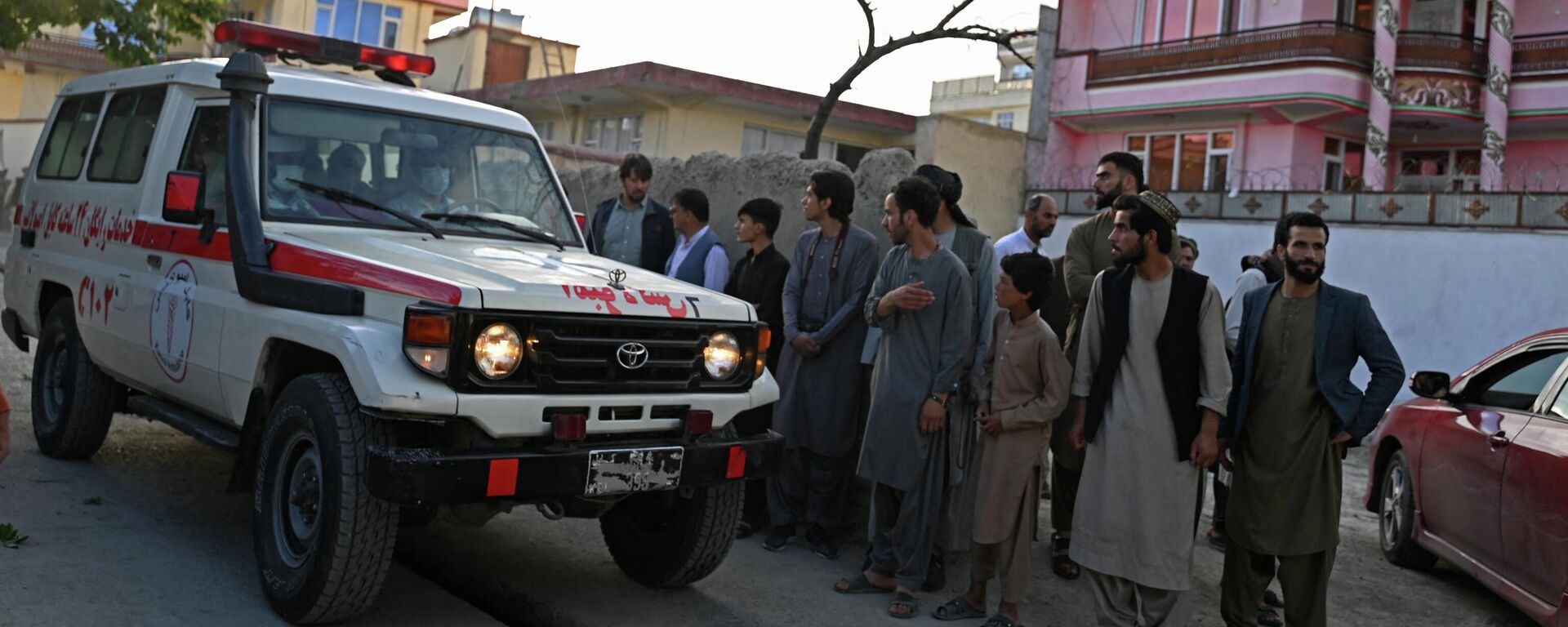 Una ambulancia tras una explosión en Kabul Una ambulancia tras una explosión en Kabul - Sputnik Mundo, 1920, 01.05.2022