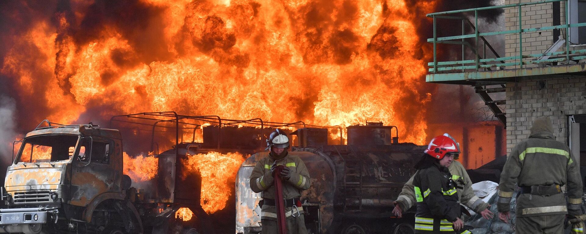 La terminal petrolera en la ciudad de Makéevka en Donetsk tras un ataque lanzado por las tropas ucranianas - Sputnik Mundo, 1920, 22.03.2024