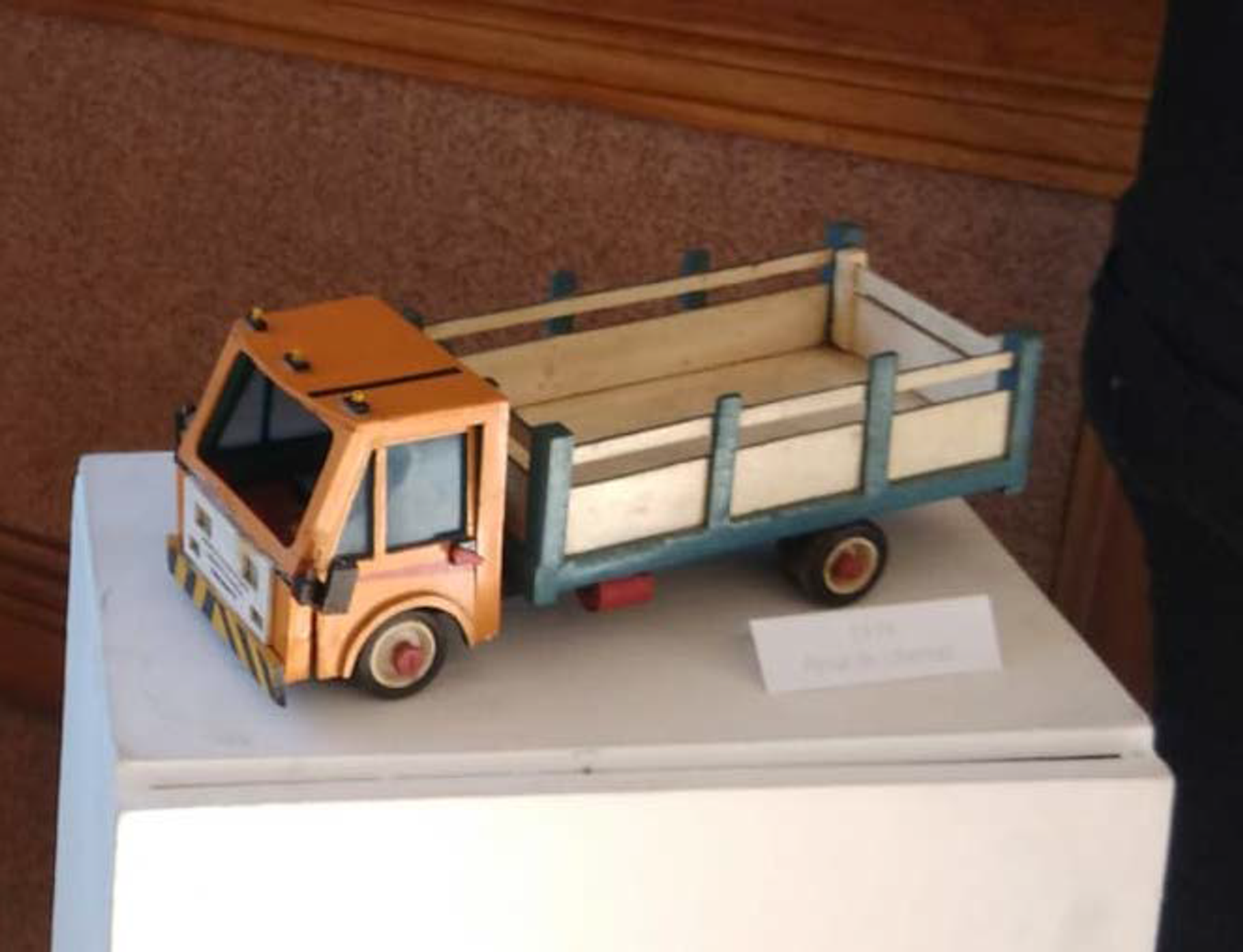 Parte de la exposición del colectivo Memoria en Libertad  Esta es mi historia ¿Yla tuya? sobre regalos que recibieron familiares de expresos políticos durante la dictadura militar uruguaya (1973-1985) - Sputnik Mundo, 1920, 04.05.2022