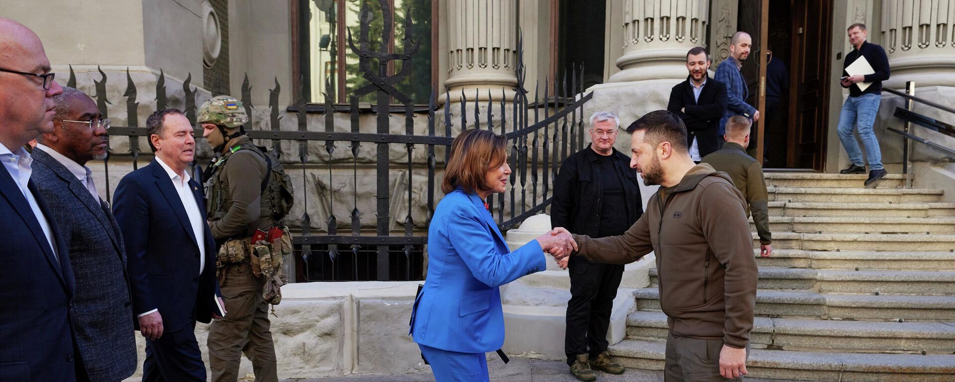 La presidenta del Congreso estadounidense, Nancy Pelosi, y el presidente de Ucrania, Volodímir Zelenski La presidenta del Congreso estadounidense, Nancy Pelosi, y el presidente de Ucrania, Volodímir Zelenski - Sputnik Mundo, 1920, 06.05.2022