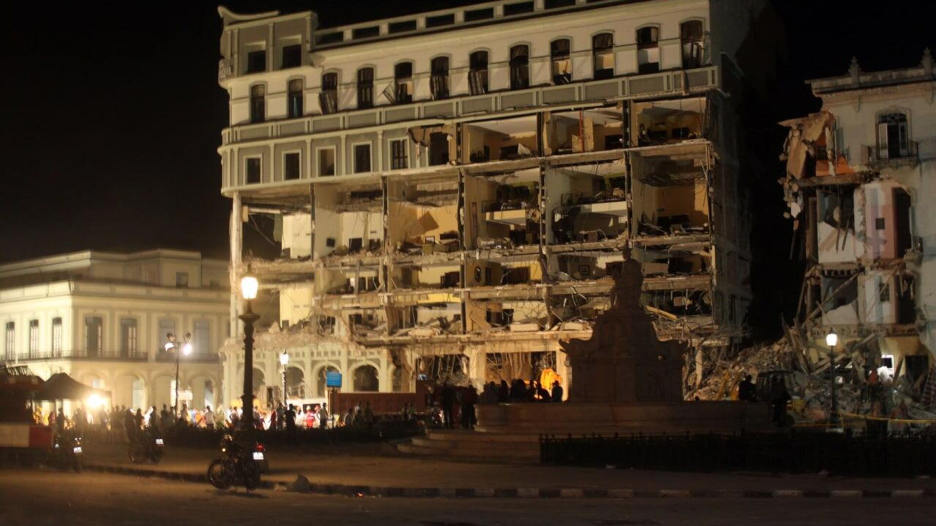 Continúan las operaciones de rescate en el siniestrado hotel Saratoga de La Habana Continúan las operaciones de rescate en el siniestrado hotel Saratoga de La Habana - Sputnik Mundo, 1920, 07.05.2022