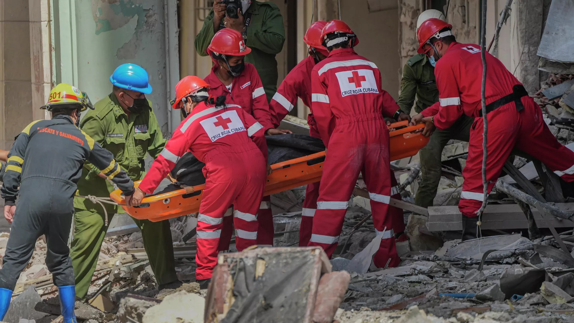 Los paramédicos en el lugar de la tragedia Los paramédicos en el lugar de la tragedia - Sputnik Mundo, 1920, 08.05.2022