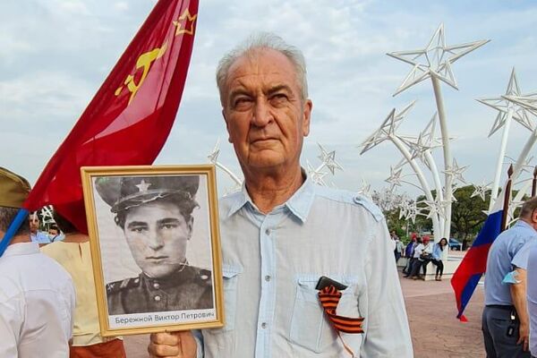 La comunidad rusa en Nicaragua realiza la marcha del Regimiento Inmortal - Sputnik Mundo