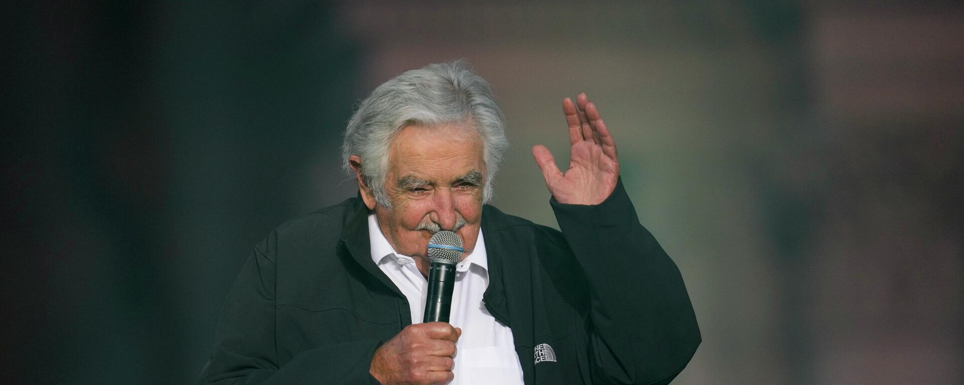 El expresidente uruguayo José 'Pepe' Mujica durante un acto en Buenos Aires en diciembre de 2021 - Sputnik Mundo, 1920, 29.04.2024