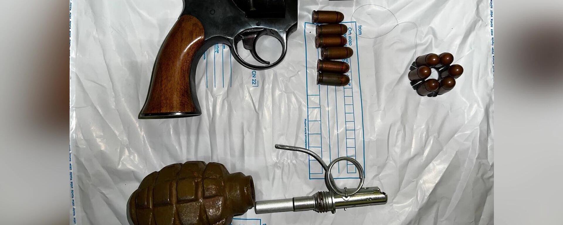 Revólver encontrado en el apartamento del individuo que supuestamente planeaba un atantado en Sochi - Sputnik Mundo, 1920, 13.05.2022