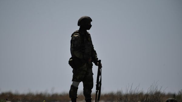 Un militar ruso en Ucrania - Sputnik Mundo