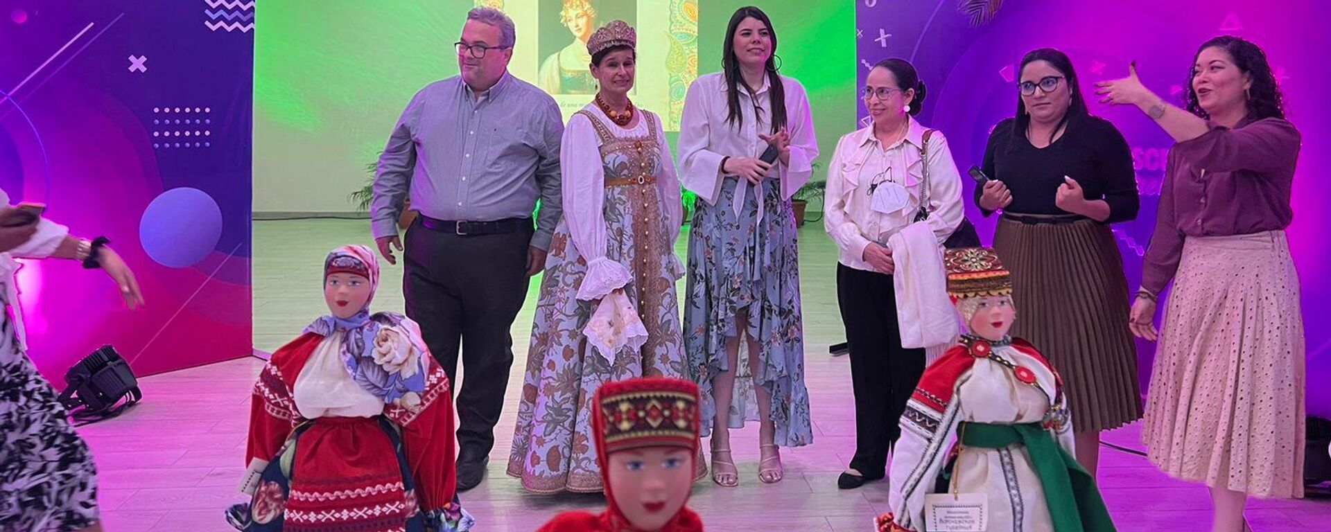 Anastasia Khokhólikova en la conferencia 'En cualquier atavío, alma mía, eres bella' - Sputnik Mundo, 1920, 18.05.2022