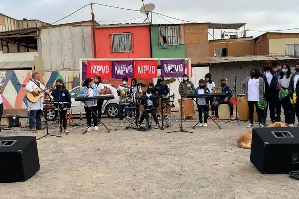 Convencionales chilenos se reúnen con población migrante en Antofagasta Convencionales chilenos se reúnen con población migrante en Antofagasta - Sputnik Mundo