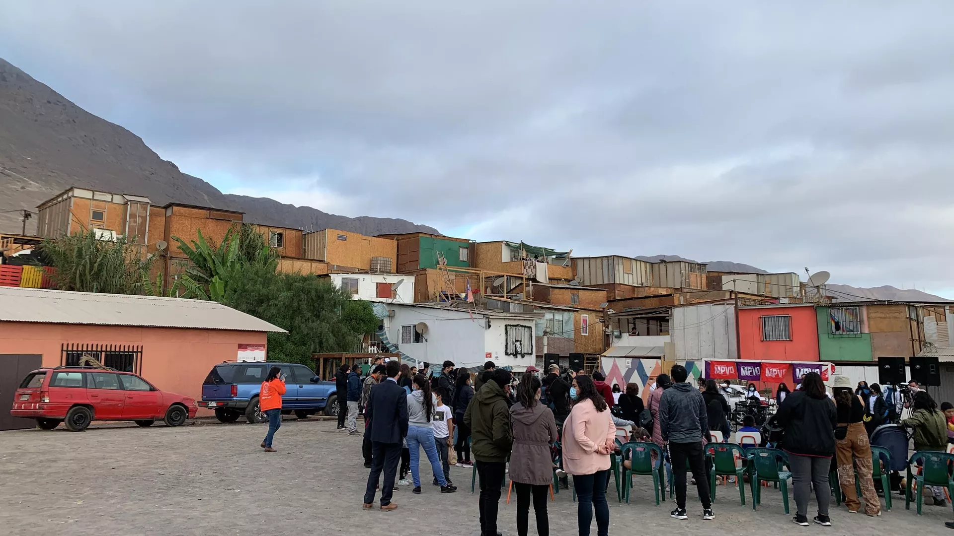 Convencionales chilenos se reúnen con población migrante en Antofagasta