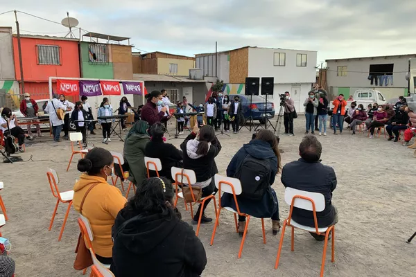 Convencionales chilenos se reúnen con población migrante en Antofagasta Convencionales chilenos se reúnen con población migrante en Antofagasta - Sputnik Mundo