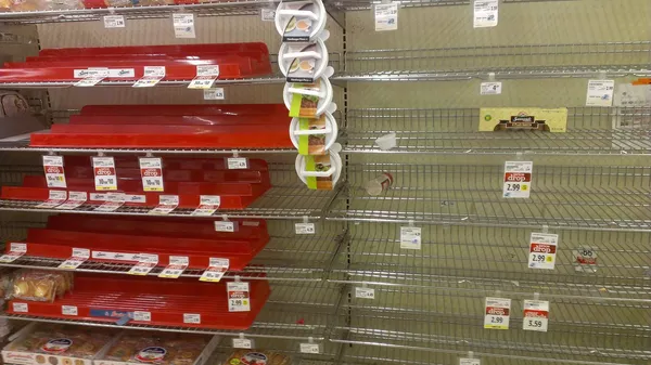 Estantes vacíos en el supermercado - Sputnik Mundo