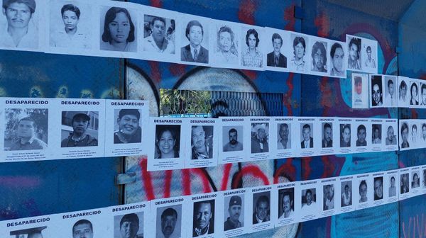 Fotos colocadas en la Glorieta de las y los Desaparecidos - Sputnik Mundo