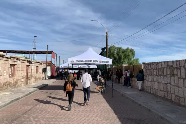 Convencionales chilenos con la comunidad Lickanantay de Toconao Convencionales chilenos con la comunidad Lickanantay de Toconao - Sputnik Mundo