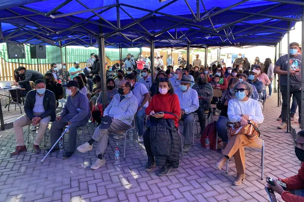 Convencionales chilenos con la comunidad Lickanantay de Toconao Convencionales chilenos con la comunidad Lickanantay de Toconao - Sputnik Mundo
