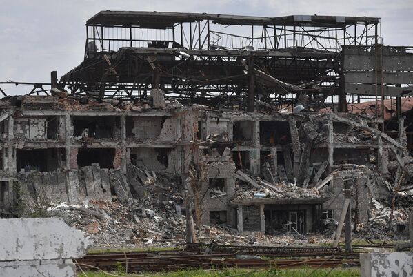 Un total de 2.439 soldados ucranianos habían abandonado Azovstal y se habían rendido en la noche del 20 de mayo. - Sputnik Mundo