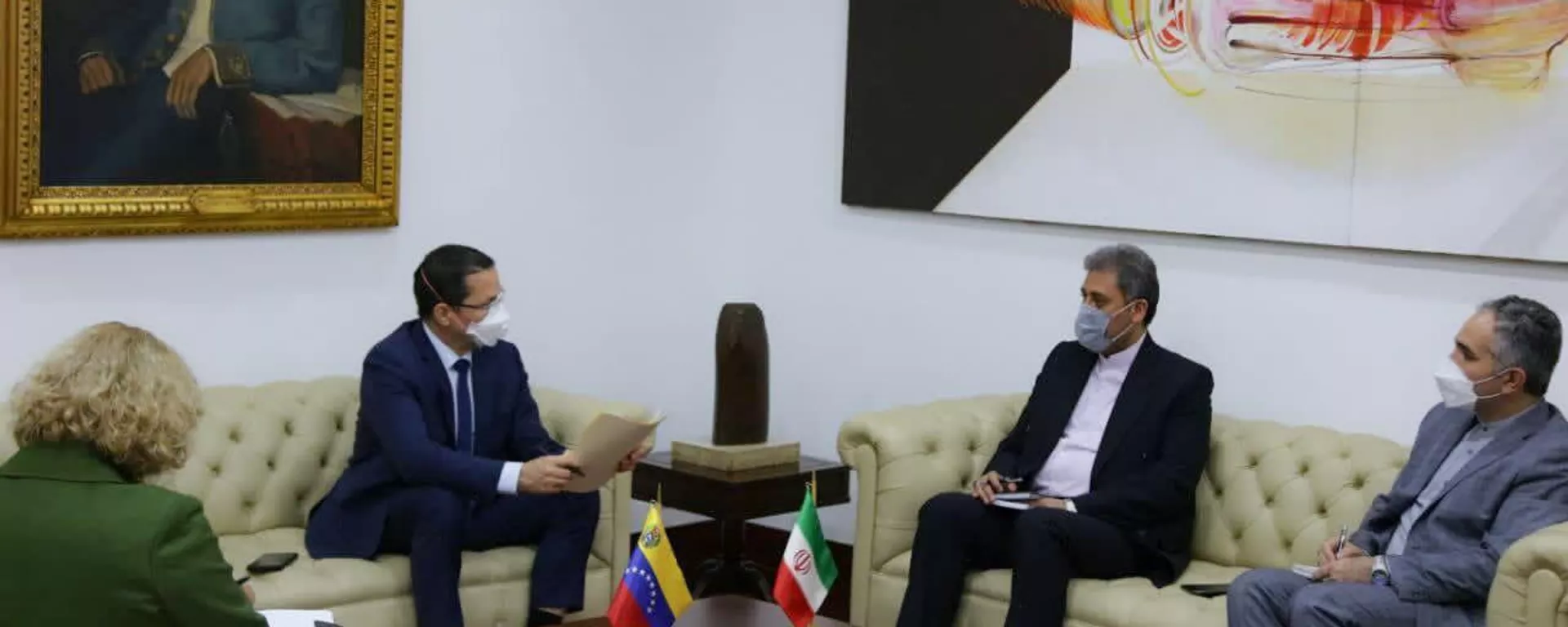 Encuentro entre el canciller venezolano, Carlos Faria, y el embajador del país persa en Caracas, Hojjatollah Soltani Encuentro entre el canciller venezolano, Carlos Faria, y el embajador del país persa en Caracas, Hojjatollah Soltani - Sputnik Mundo, 1920, 26.05.2022