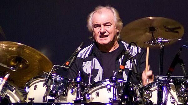 Alan White, el baterista del grupo británico de rock progresivo Yes - Sputnik Mundo