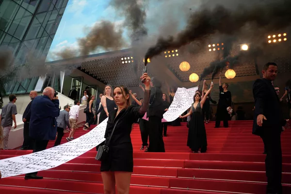 La lista de 129 mujeres víctimas de violencia doméstica, presentada durante el estreno de la película 'Holy Spider' en el 75º Festival Internacional de cine de Cannes. La lista de 129 mujeres víctimas de violencia doméstica, presentada durante el estreno de la película 'Holy Spider' en el 75º Festival Internacional de cine de Cannes. - Sputnik Mundo