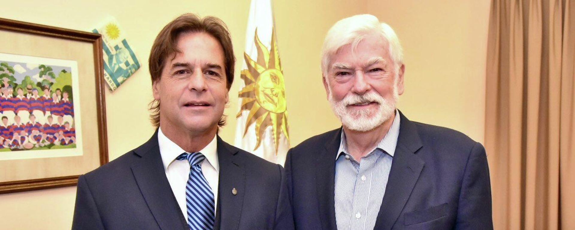 El presidente uruguayo, Luis Lacalle, y el asesor especial de EEUU para la Cumbre de las Américas, el senador Chris Dodd - Sputnik Mundo, 1920, 27.05.2022