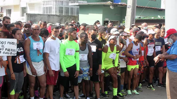 Сorredores en la arrancada de Carrera de la Amistad Cuba-Rusia - Sputnik Mundo