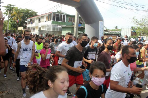 Participantes en la Carrera de la Amistad Cuba-Rusia - Sputnik Mundo