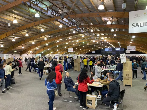 Así se vio uno de los pabellones de Corferias, el puesto de votación más grande del país (cerca de 500 mil colombianos habilitados para sufragar). Así se vio uno de los pabellones de Corferias, el puesto de votación más grande del país (cerca de 500 mil colombianos habilitados para sufragar). - Sputnik Mundo