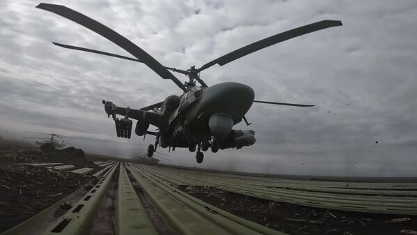 Una de las características distintivas del Ka-52 es su capacidad para ser utilizado en misiones especiales, incluyendo el reconocimiento de la situación táctica en la zona de operaciones de combate, para la localización de objetivos con láser, la comunicación y la transferencia de inteligencia en cualquier hora del día y condición climática. - Sputnik Mundo