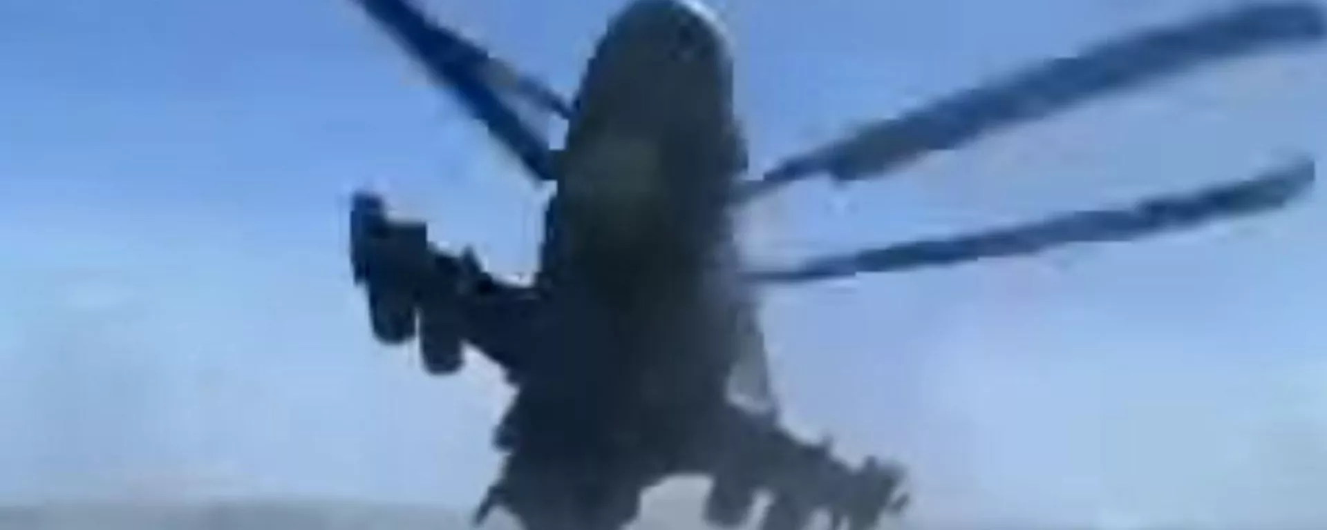 Un helicóptero Ka-52 haciendo unas acrobacias extremas Un helicóptero Ka-52 haciendo unas acrobacias extremas - Sputnik Mundo, 1920, 31.05.2022