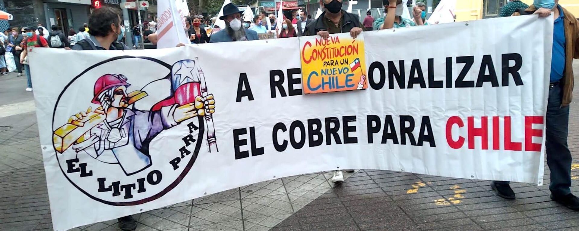 Pancarta por la renacionalización del cobre chileno - Sputnik Mundo, 1920, 31.05.2022