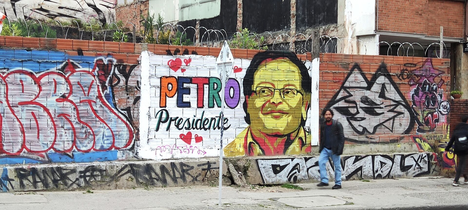 Mural en apoyo a la candidatura de Gustavo Petro - Sputnik Mundo, 1920, 01.06.2022