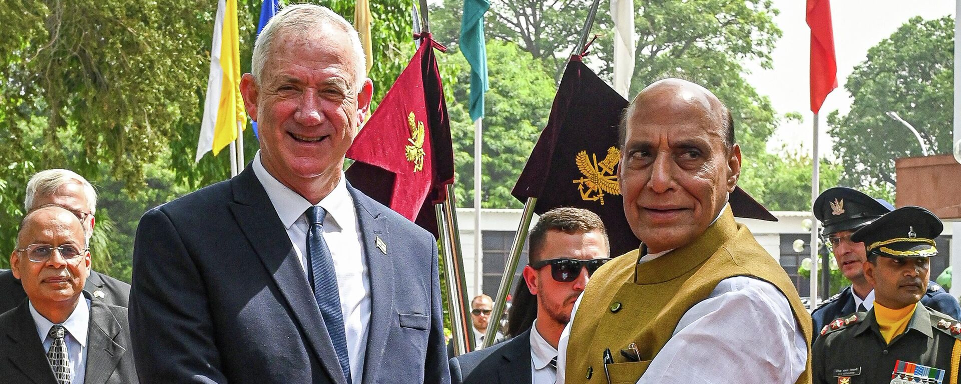 El ministro de Defensa de Israel, Benjamín Gantz, y el ministro de Defensa de la India, Rajnath Singh - Sputnik Mundo, 1920, 02.06.2022